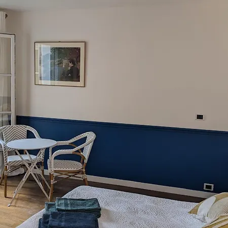 D'hotes Calmes Sur Jardin Batignolles Parigi