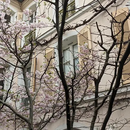 D'hotes Calmes Sur Jardin Batignolles Guest house
