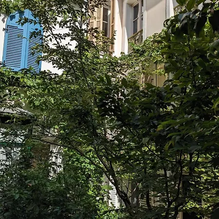 D'hotes Calmes Sur Jardin Batignolles Guest house